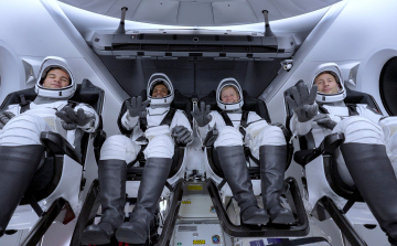 Bejelentkezett az űrből a második magyar űrhajós