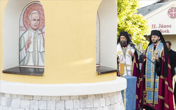 Úti ikont avattak II. János Pál pápa születésének századik évfordulója alkalmából Máriapócson