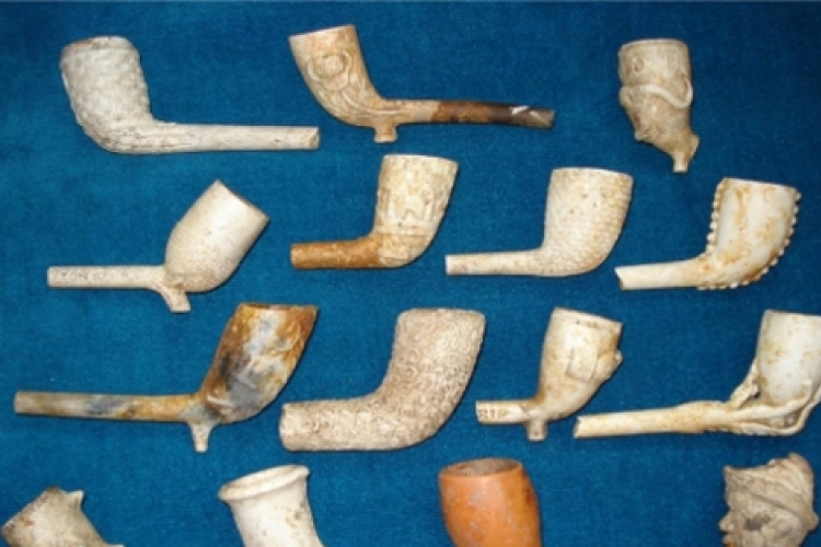 Kannabisz nyomára bukkantak a Shakespeare kertjében talált 400 éves pipákban