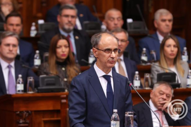 Egy politikai múlttal nem rendelkező orvos lett Szerbia új miniszterelnöke