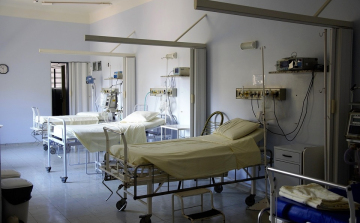 Újabb 21 százalékkal emelkedik az ápolók fizetése januárban