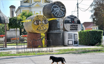 Star Wars-figurák szénabálákra festve? Igen!