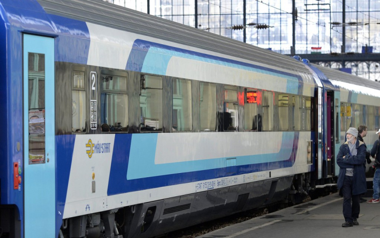 Több kocsival közlekedteti a MÁV az InterCityket év végén